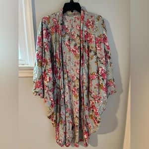 NWOT Floral Kimono